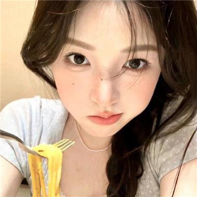 微笑的苹吉